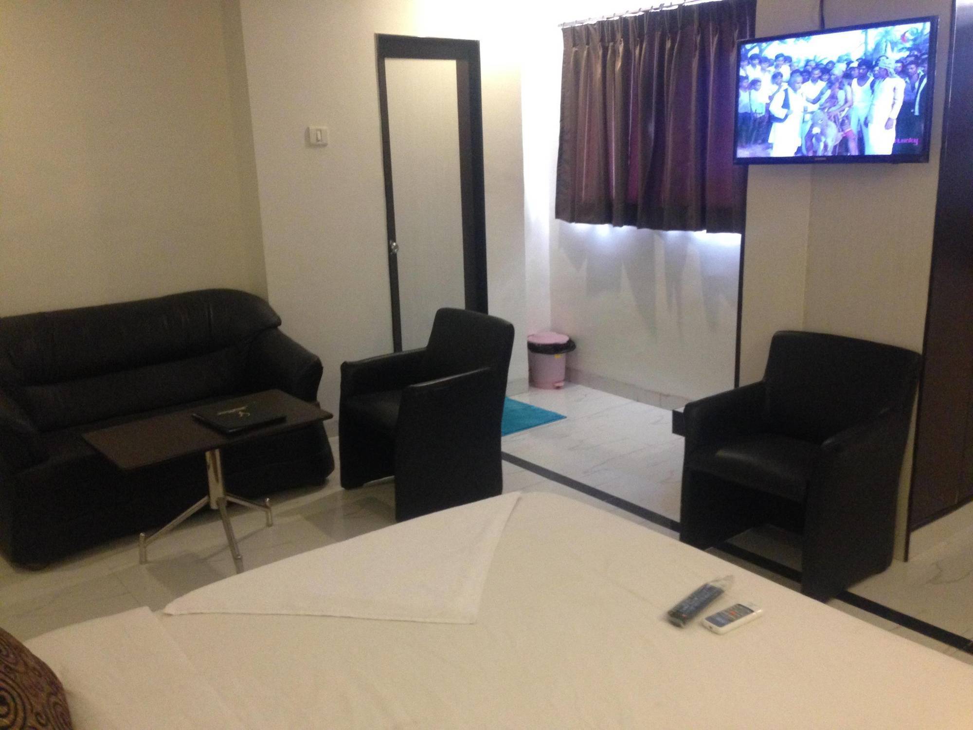 Hotel Sai Kripa Imperial Daman Buitenkant foto