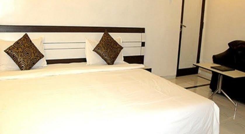 Hotel Sai Kripa Imperial Daman Buitenkant foto